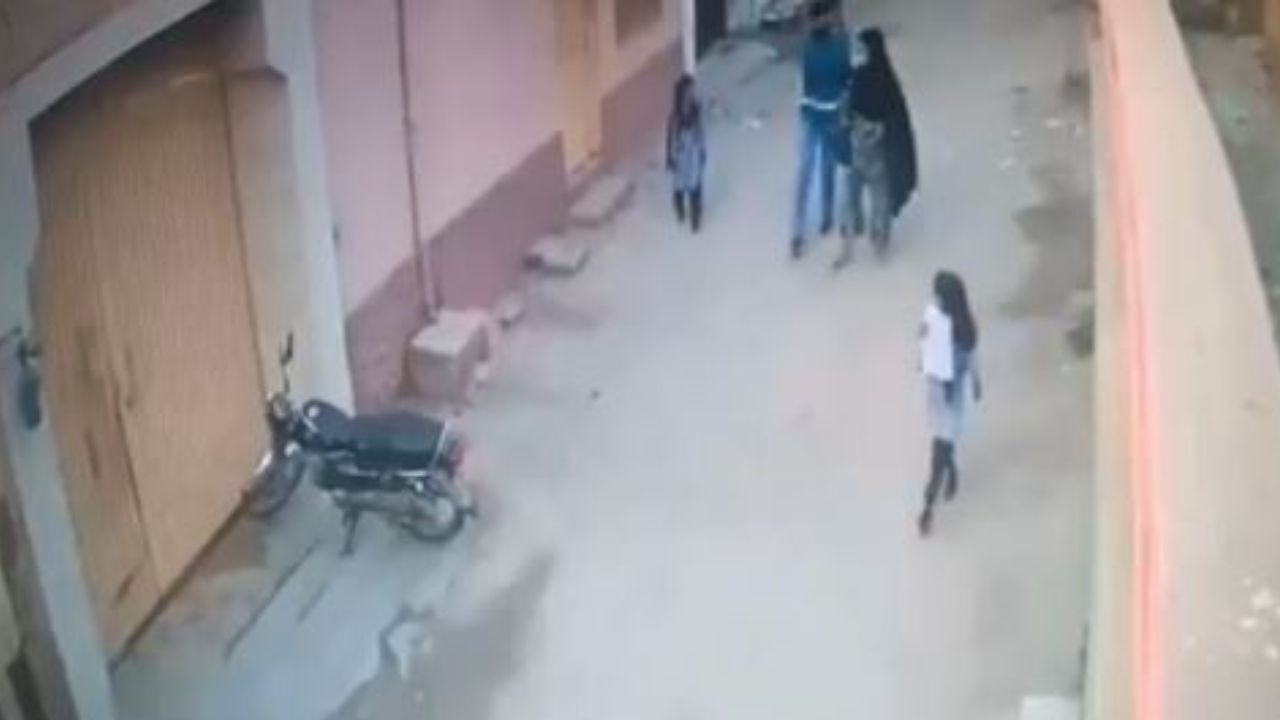 Cámara captan cuando maestra es asesinada por robarle el celular