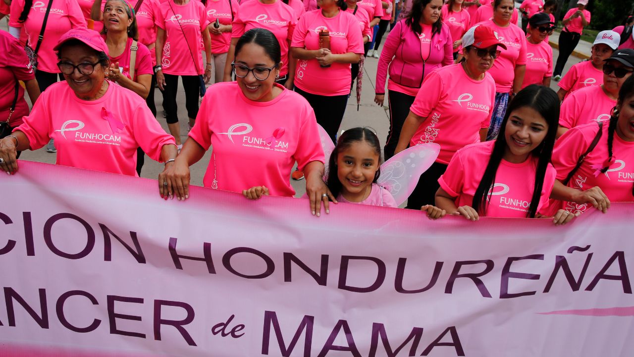 Honduras: una de cada ocho mujeres es afectada por cáncer de mama, hoy marchan para concienciar sobre la enfermedad