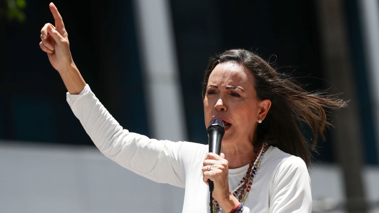 María Corina Machado pide a la Fuerza Armada no 'avalar' a 'un régimen que va de salida'