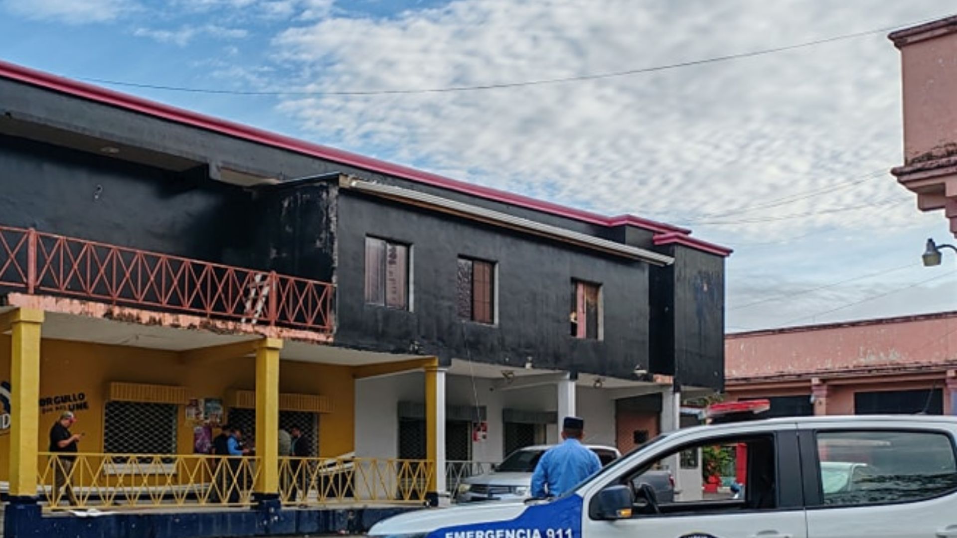Hombre termina muerto tras discusión frente a un bar de La Ceiba