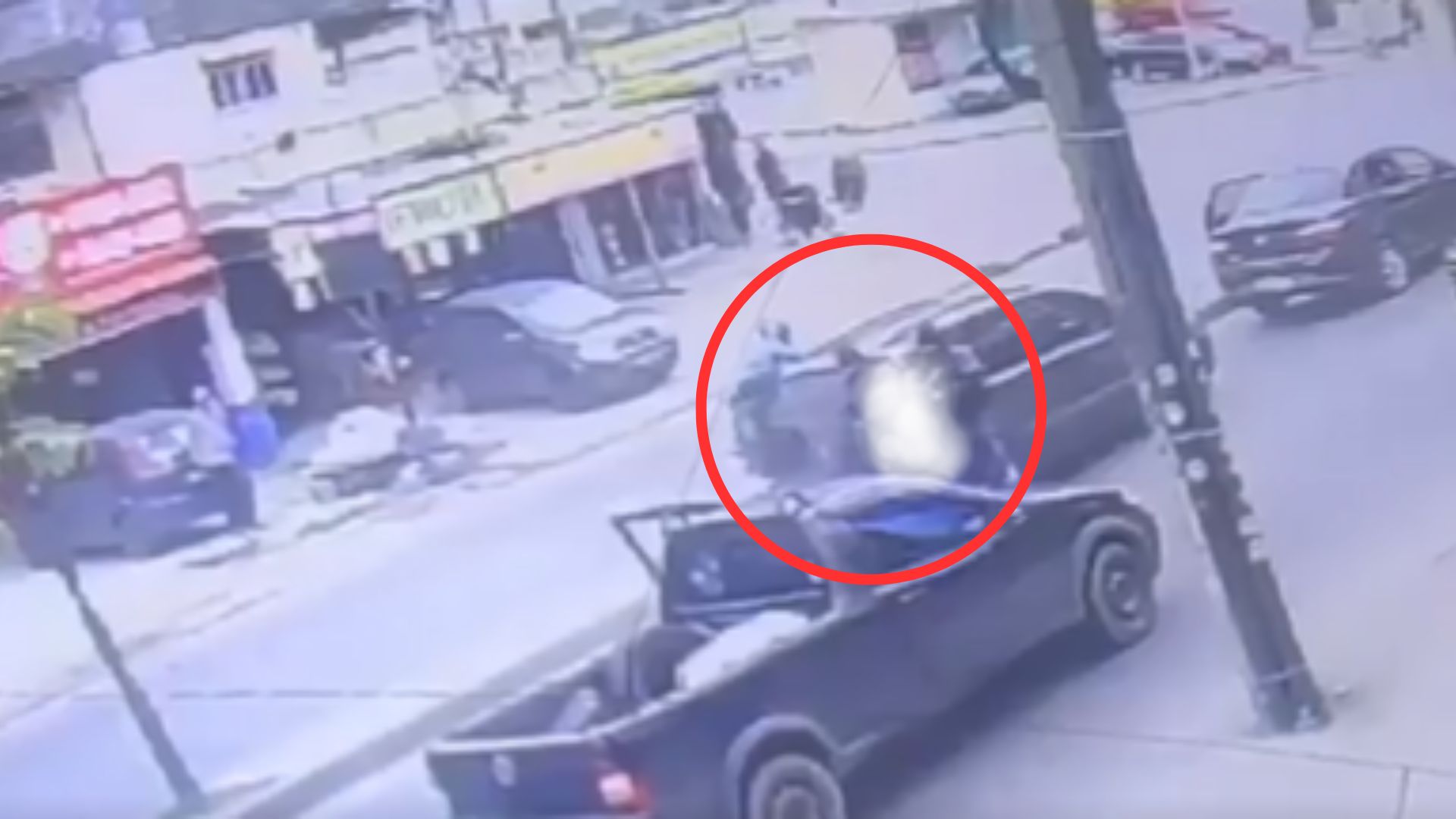 Mientras esperaba en el tráfico, sicarios llegan a matar a conductor: video