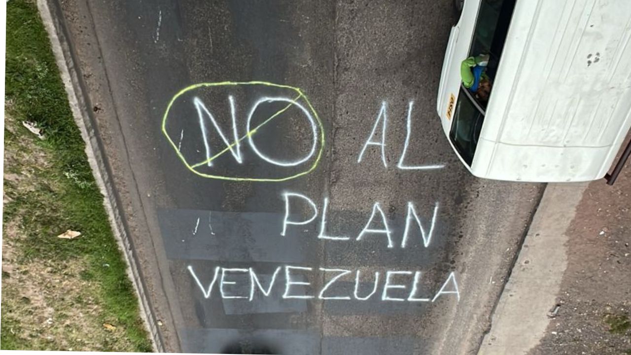 Tegucigalpa amanece con la frase 'No al plan Venezuela' pintada en concurrido bulevar