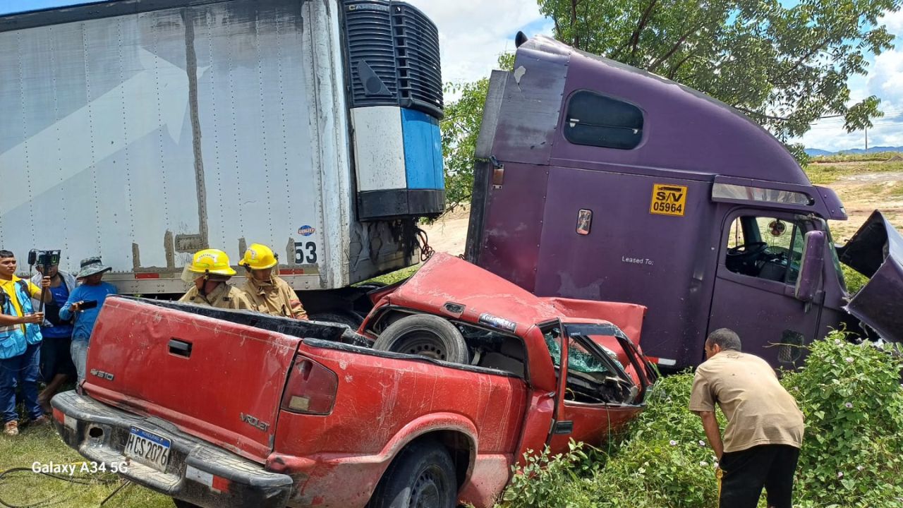 Conductor muere en accidente de tránsito entre rastra y pickup en Choluteca