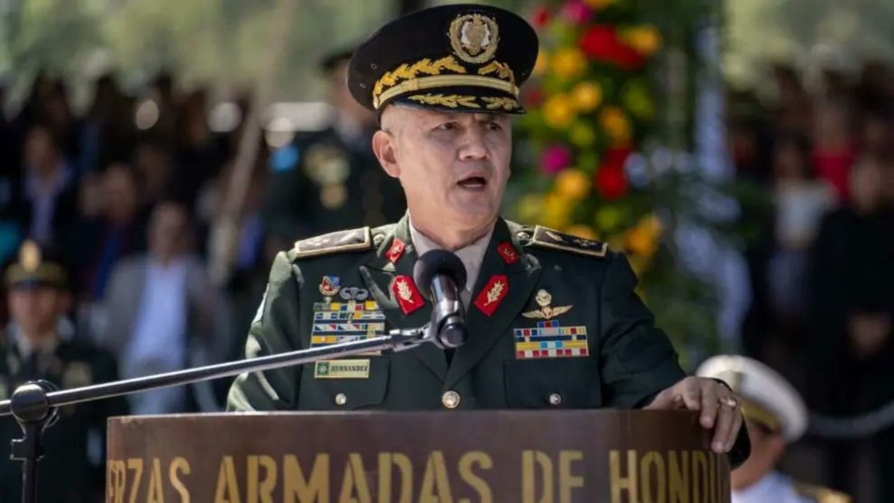 'Es improcedente que un Jefe del Estado Mayor Conjunto aborde temas de responsabilidad del Ejecutivo', cuestiona exmilitar