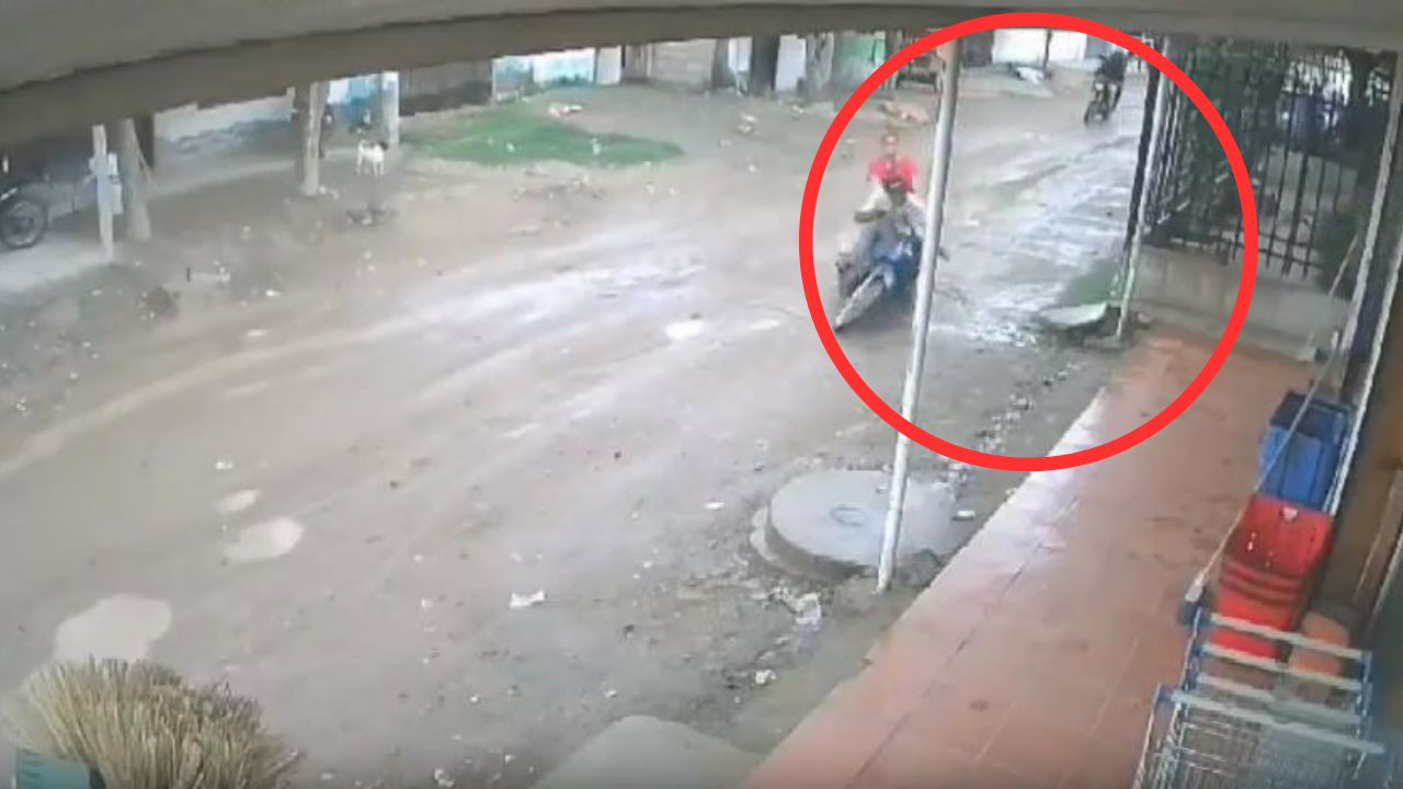 Video captura momento en que sicarios matan a motociclista que viaja junto a su esposa