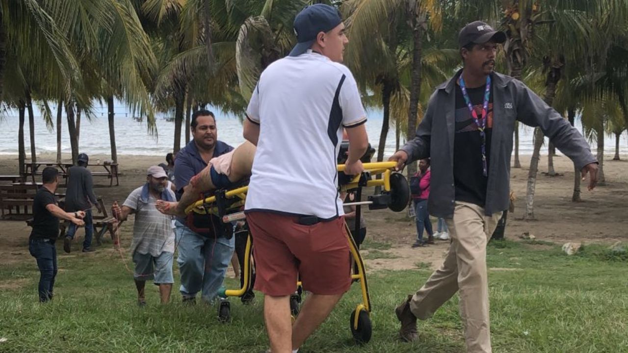 Tiburón ataca a un hombre frente a playas de Tela y lo deja gravemente herido