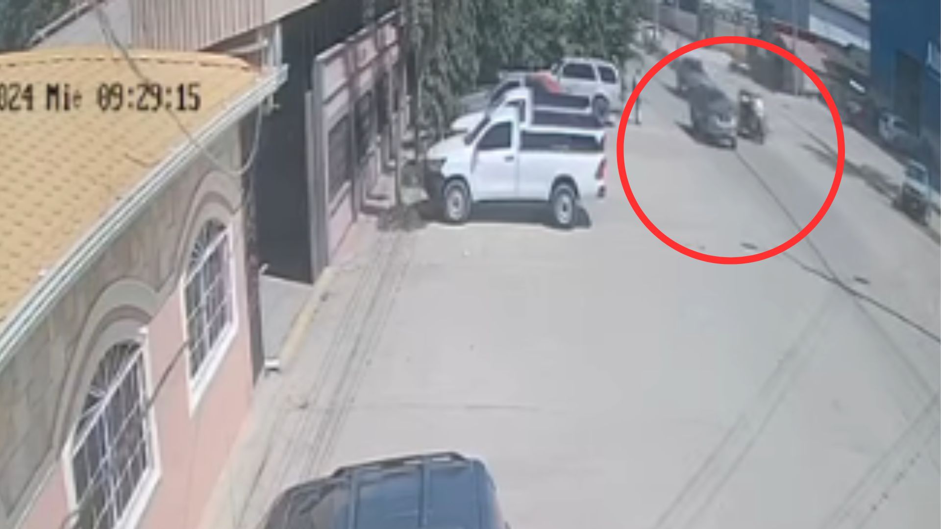 Video capta encontronazo entre motocicleta y mototaxi en Ocotepeque