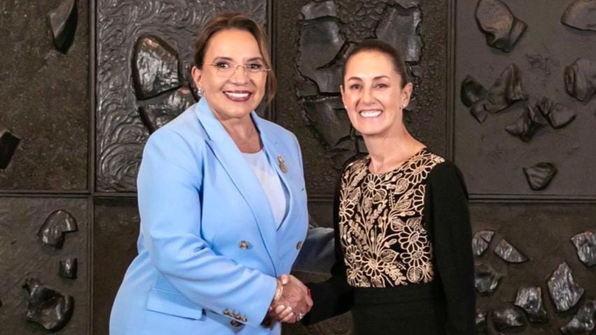 Xiomara Castro invita a Claudia Sheinbaum a Honduras para abordar temas de interés común