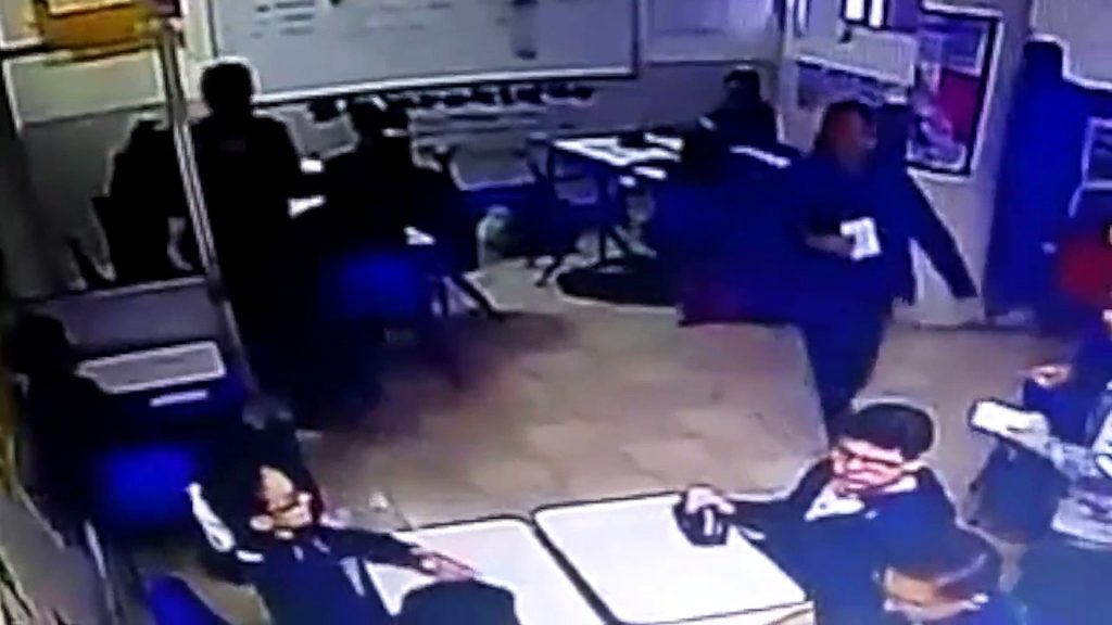 Captura del video donde se ve a los estudiantes en el colegio