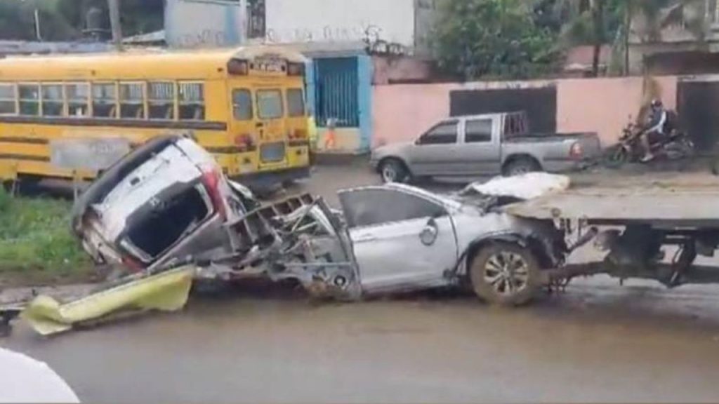 La camioneta destruida de Demitri Gordon