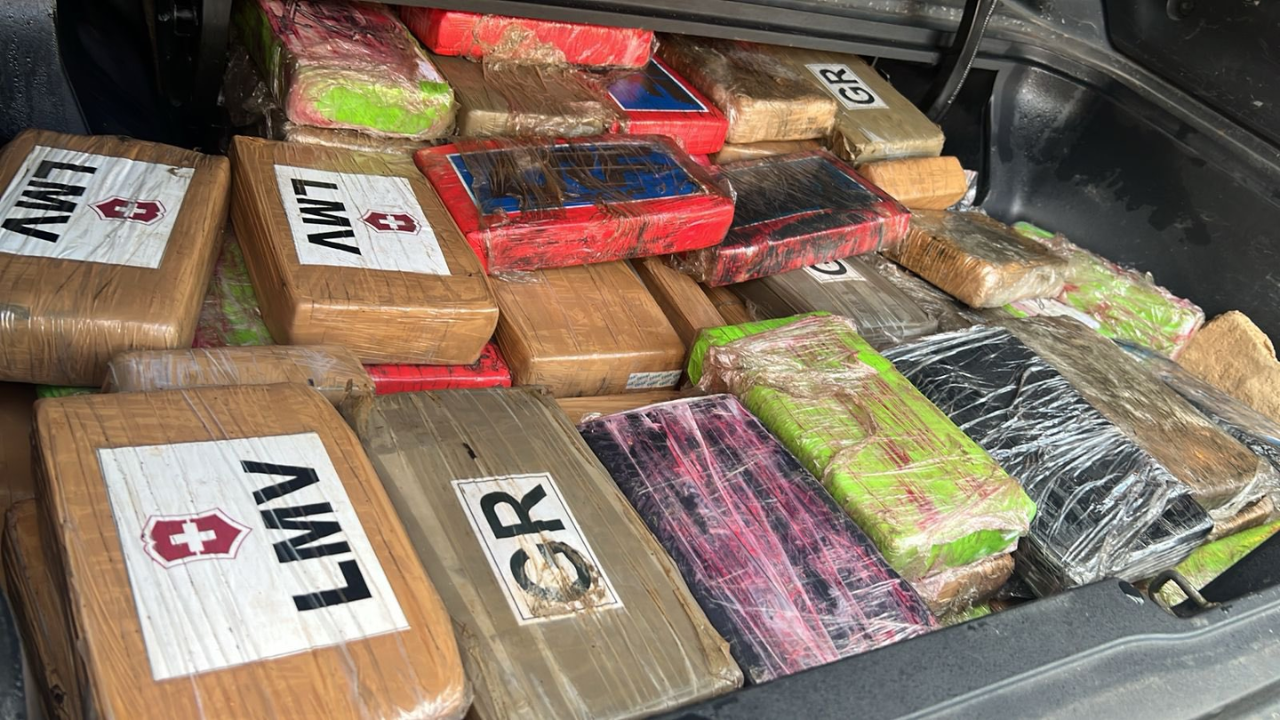 Encuentran varios paquetes de cocaína ocultos en vehículo en Intibucá