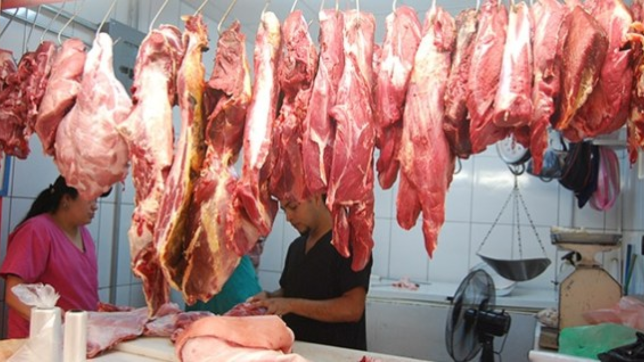Aumentan los precios de varios productos básicos por la temporada navideña