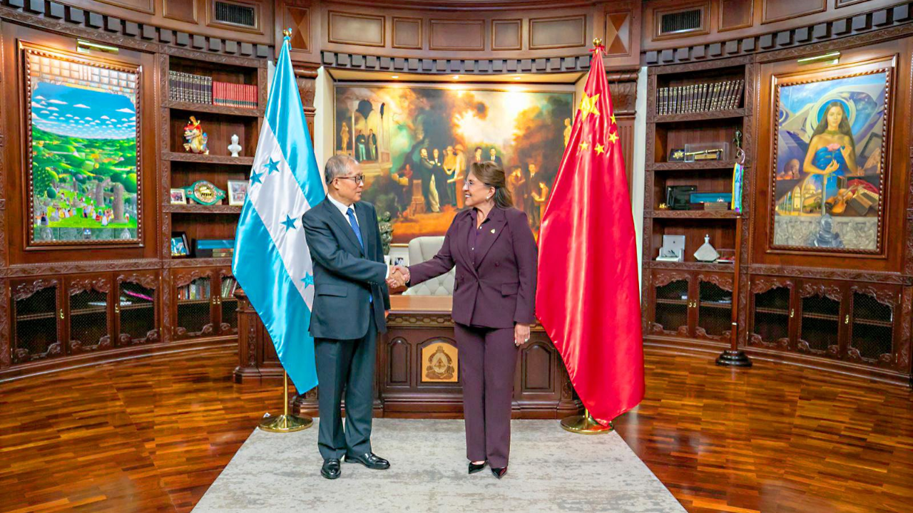 Xiomara Castro se reúne con vicepresidente de Asamblea de China para reforzar cooperación