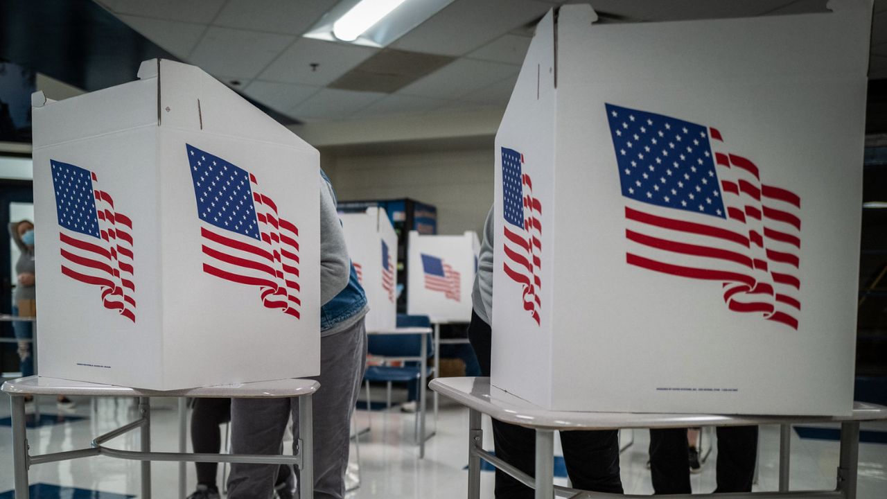 Empiezan a abrir los centros de votación en EE. UU. para elegir entre Harris y Trump