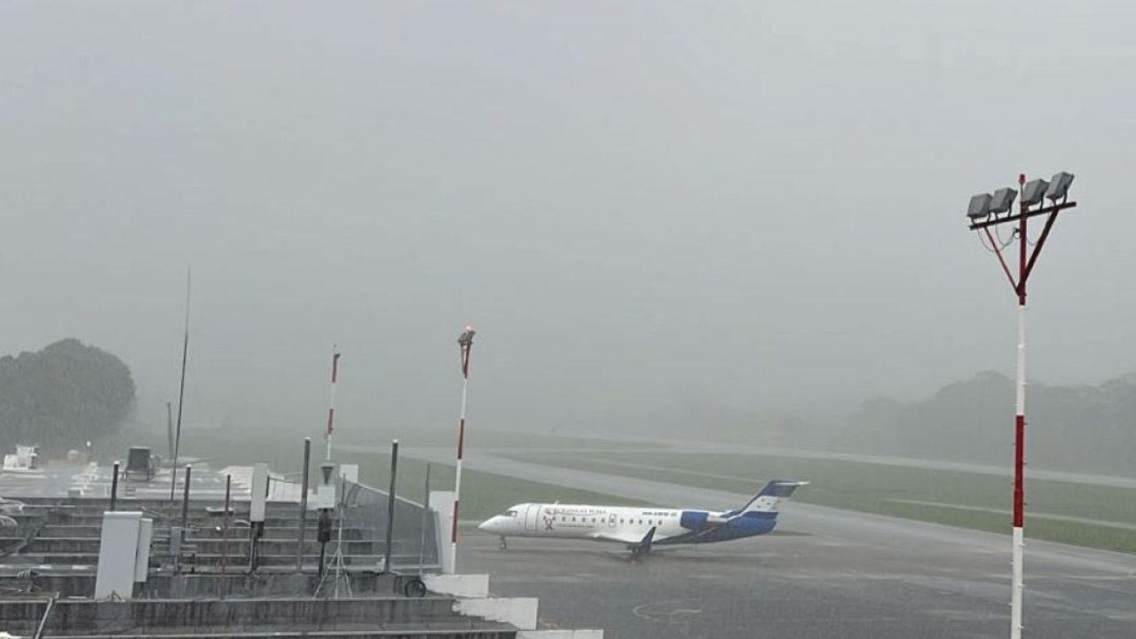 Cerrados tres aeropuertos de Honduras por tormenta tropical Sara