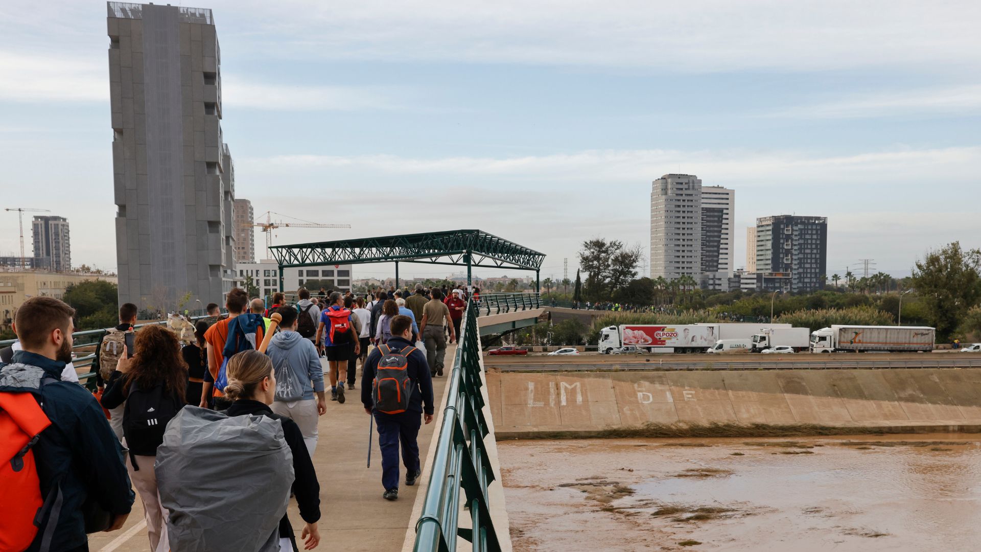 Consulados latinoamericanos en Valencia se vuelcan en ayudar tras las inundaciones