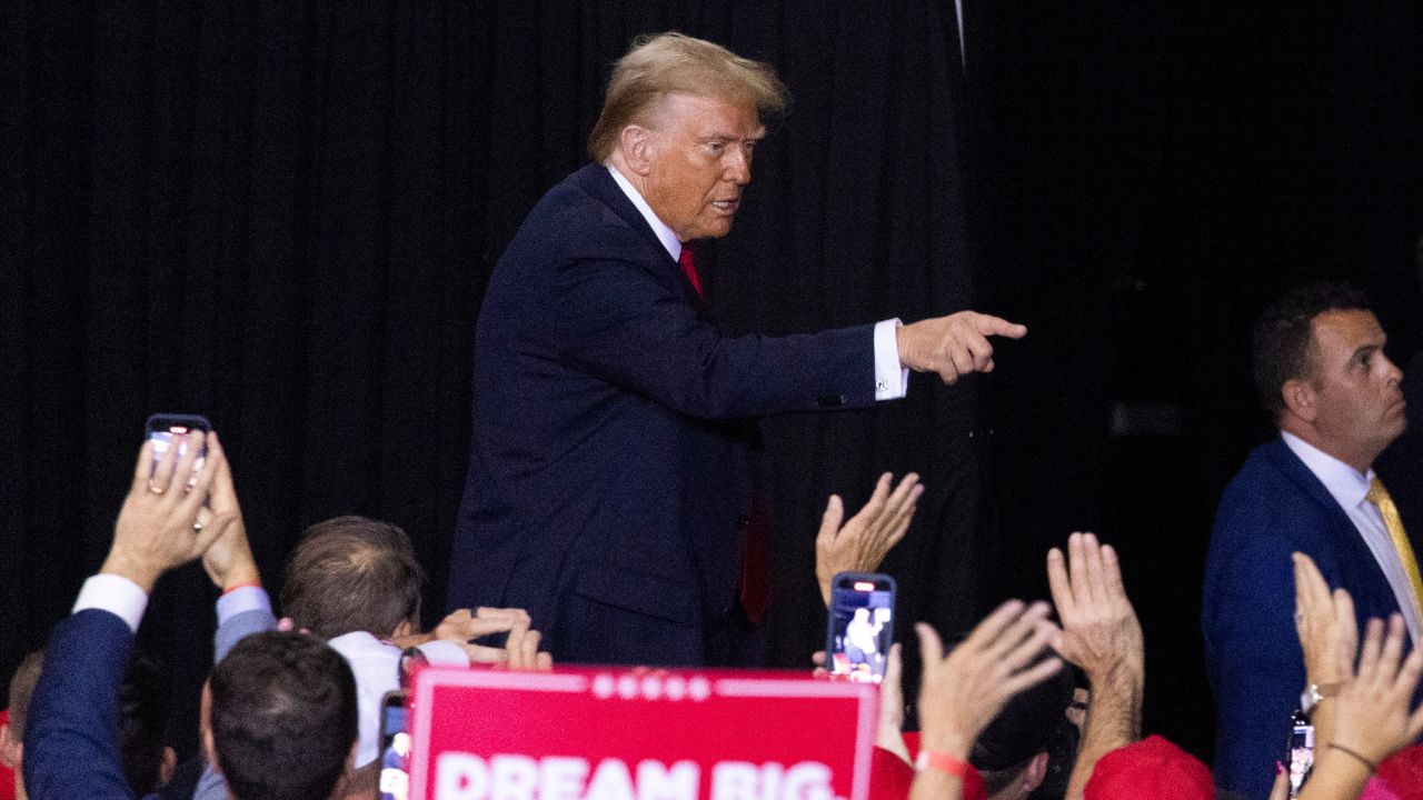 Donald Trump promete poner fin a la inflación y la 'invasión' de criminales