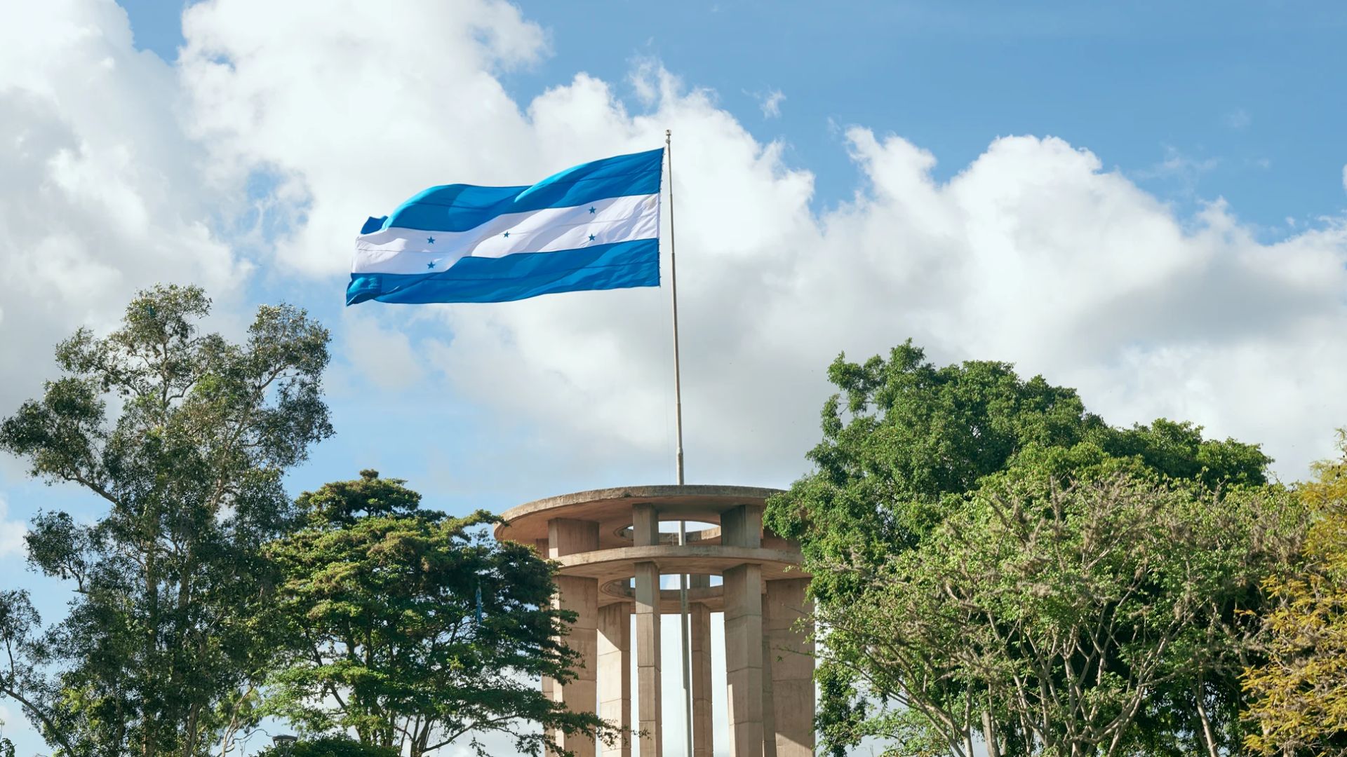 Editorial HRN: Honduras se hunde por falta de visión de país