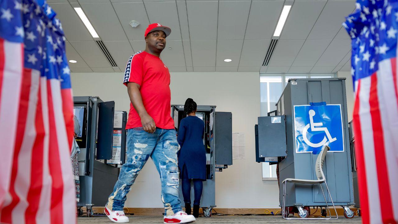 Comienza cierre de los centros de votación en Estados Unidos