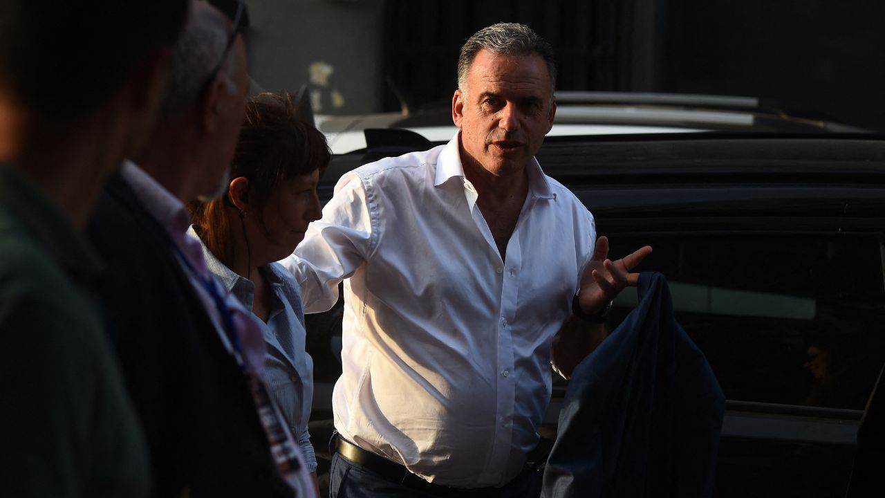 Opositor de izquierda, Yamandú Orsi, gana segunda vuelta de elecciones en Uruguay