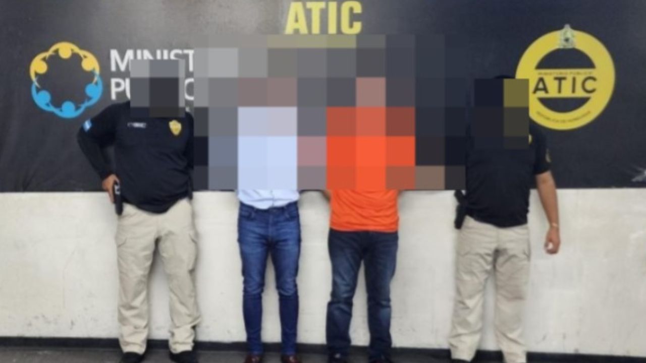 Capturan a dos exempleados bancarios por desfalco a usuario de tercera edad