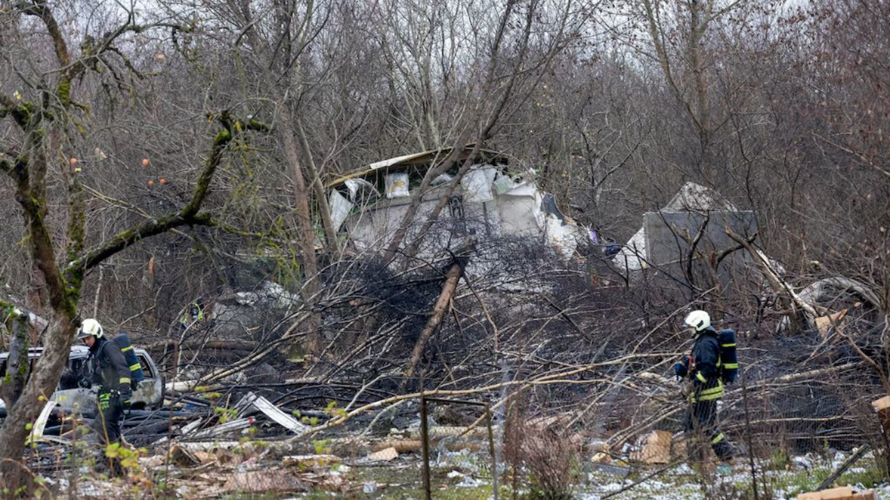 Graban momento en que avión se estrelló dejando un muerto y varios heridos