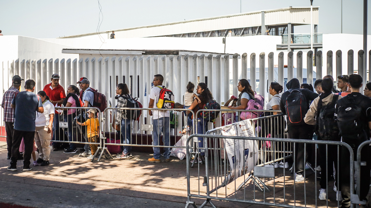 Hondureños encabezan solicitudes de asilo en la frontera México-EE.UU.