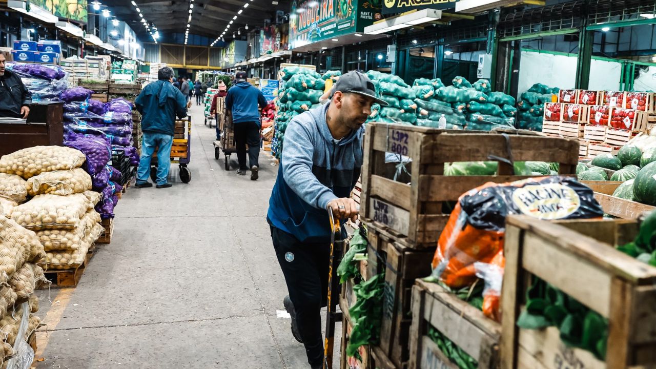 Inflación cede en Argentina en octubre y baja del 200% anual