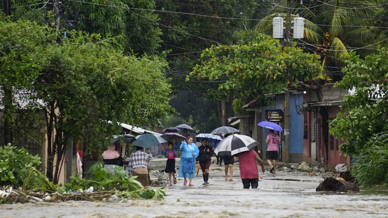 Intensas lluvias con temperaturas bajas persistirán este domingo en gran parte de Honduras