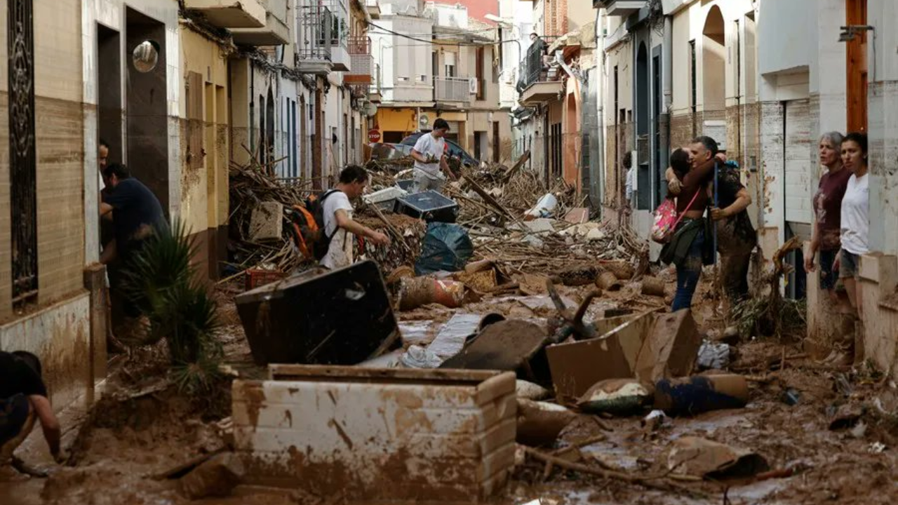 'La puerta se derrumbó y todo se inundó', el relato de hondureña tras inundaciones en Valencia