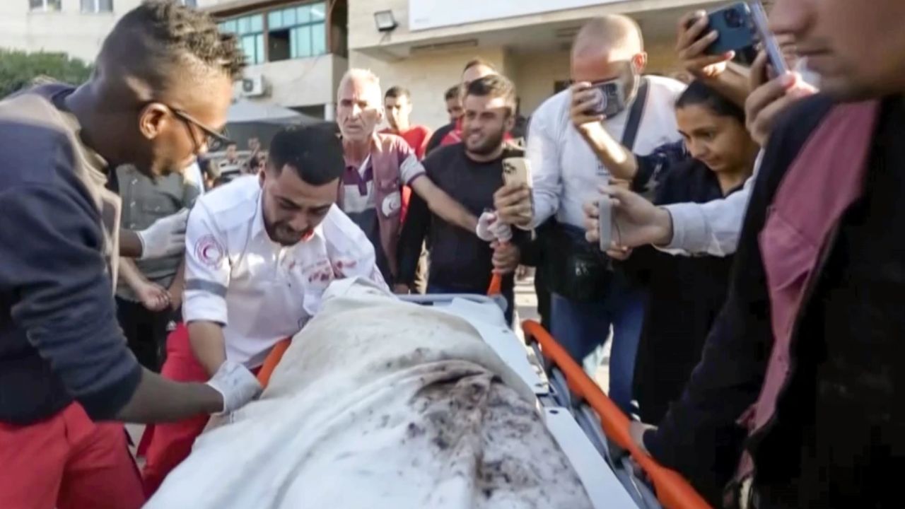 Médico descubre que transportaba el cadáver de su madre en Gaza