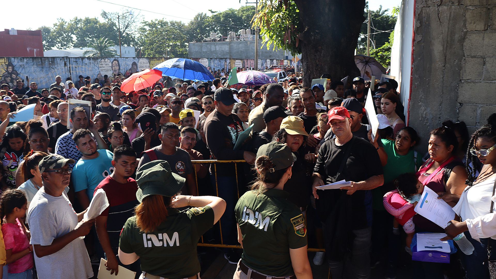Migrantes en frontera sur de México buscan apresurar trámites previo a comicios en EE.UU.