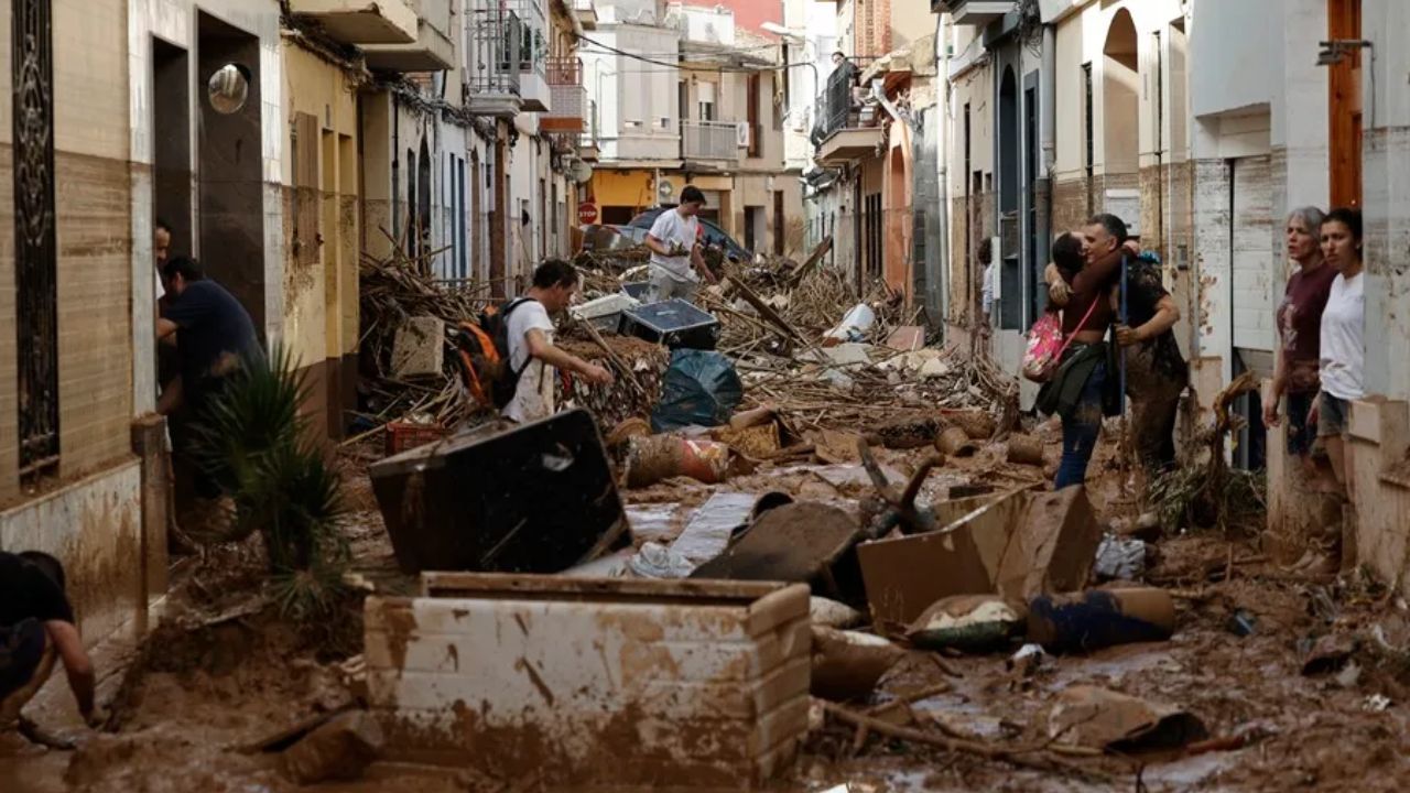 El número de víctimas mortales por la DANA en España se eleva a 222; descartan dimisiones