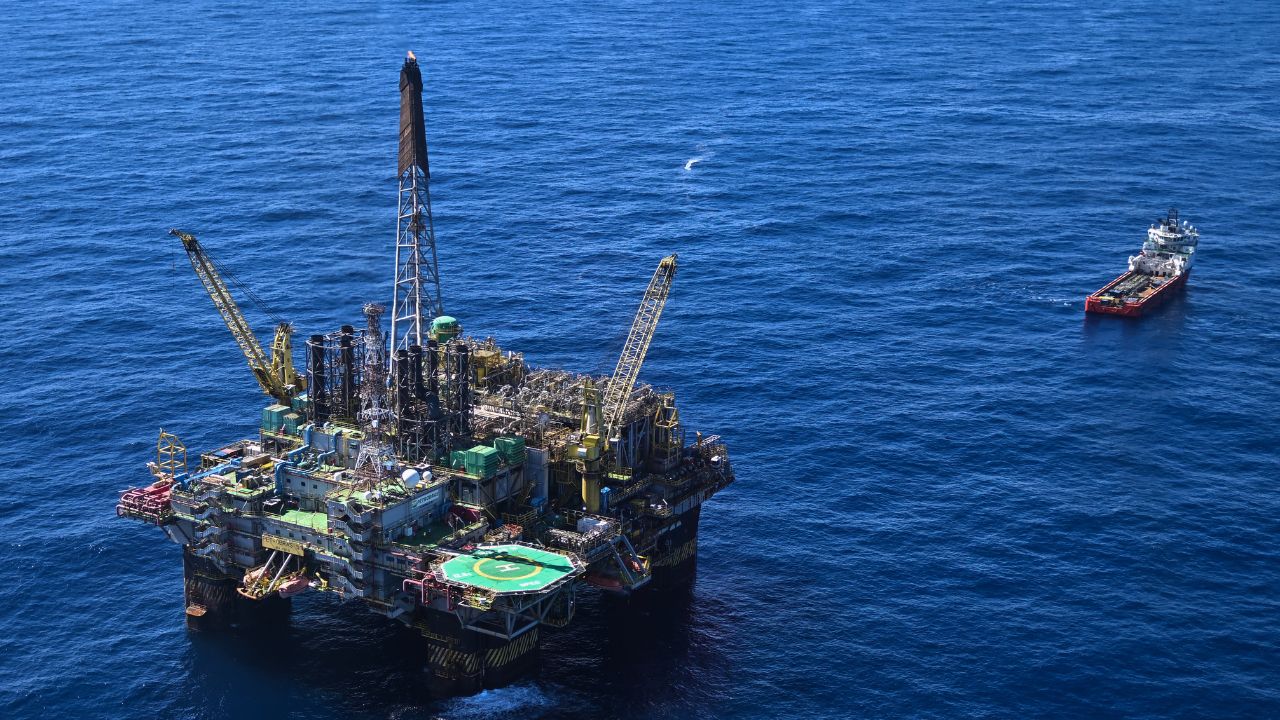 Barril de petróleo de Texas baja 2.7 %, hasta $ 70.38, pero cierra la semana en verde