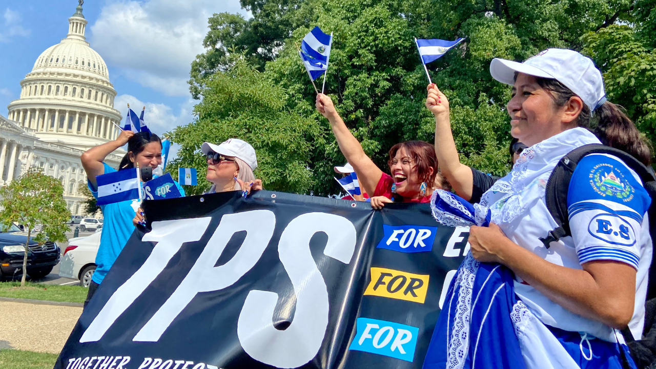Piden a Biden 'valentía' para extender el TPS antes de que llegue Trump