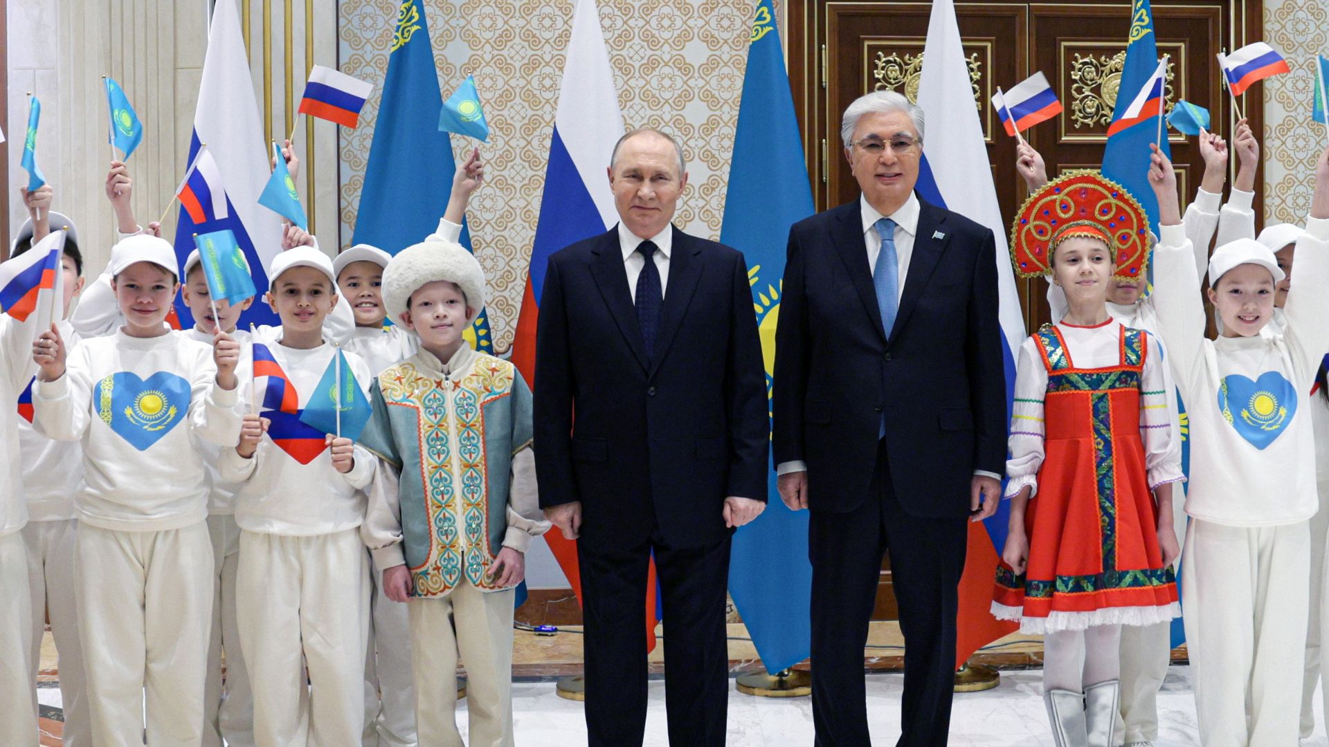 Putin llega a Kazajistán en visita de Estado para abordar la cooperación nuclear