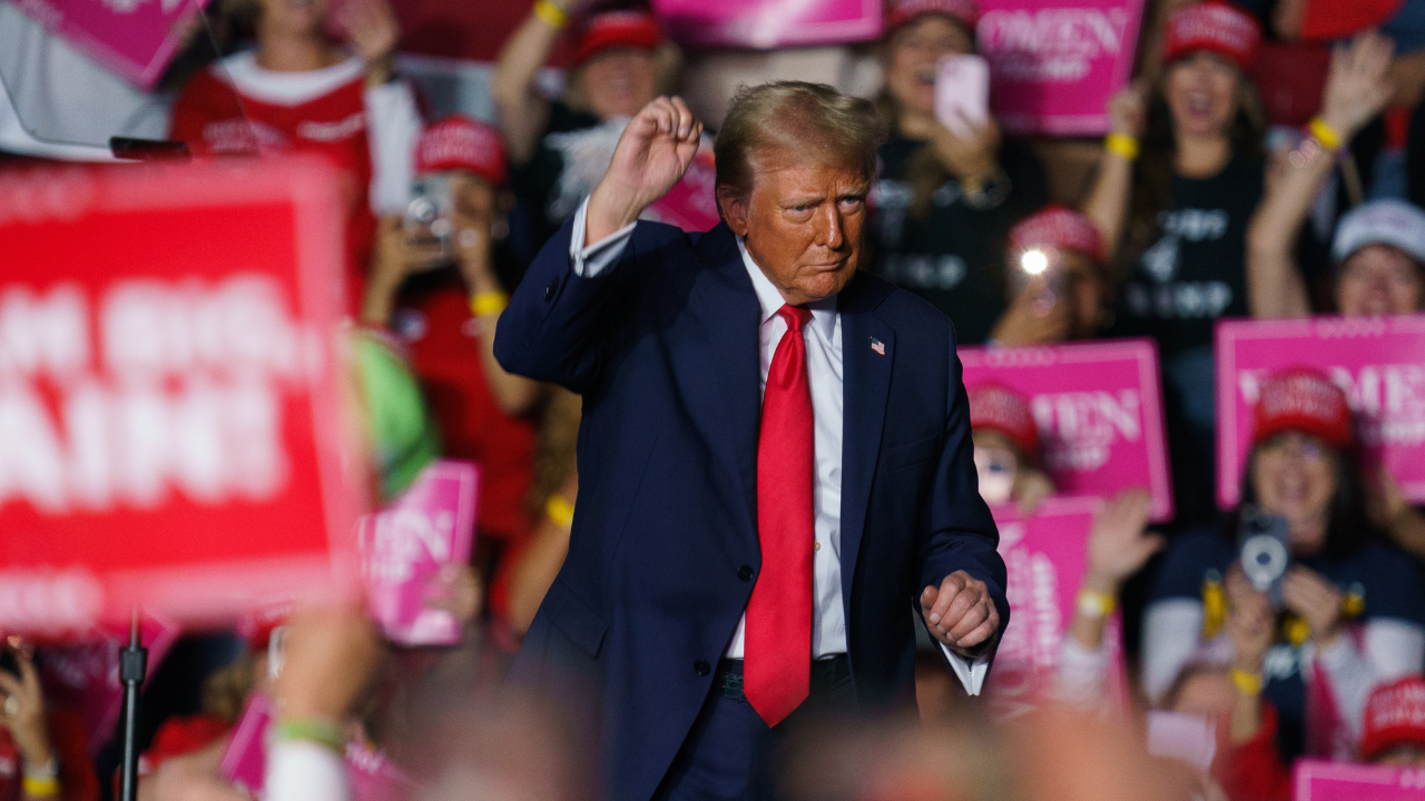 Trump promete imponer aranceles de hasta el 100 % a México si no frena la migración