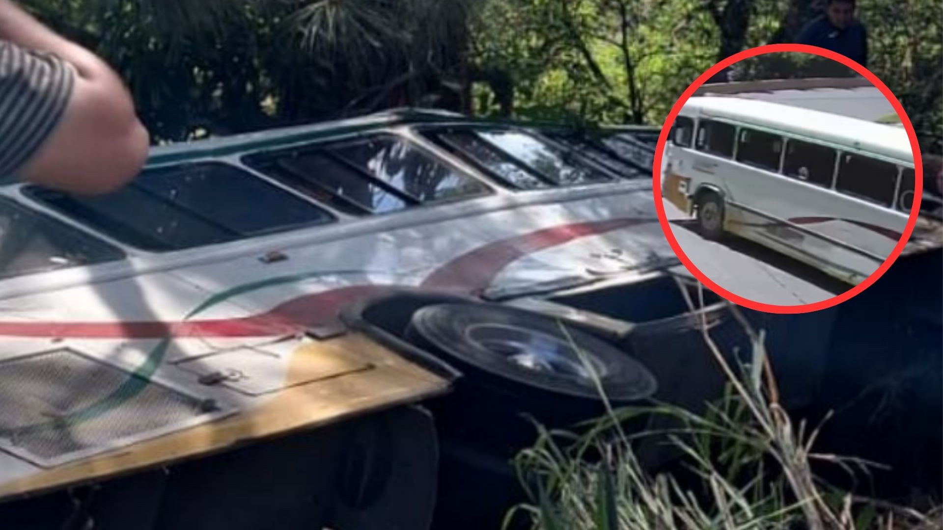 Sale a la luz video del accidente de bus que cayó en una hondonada en Copán