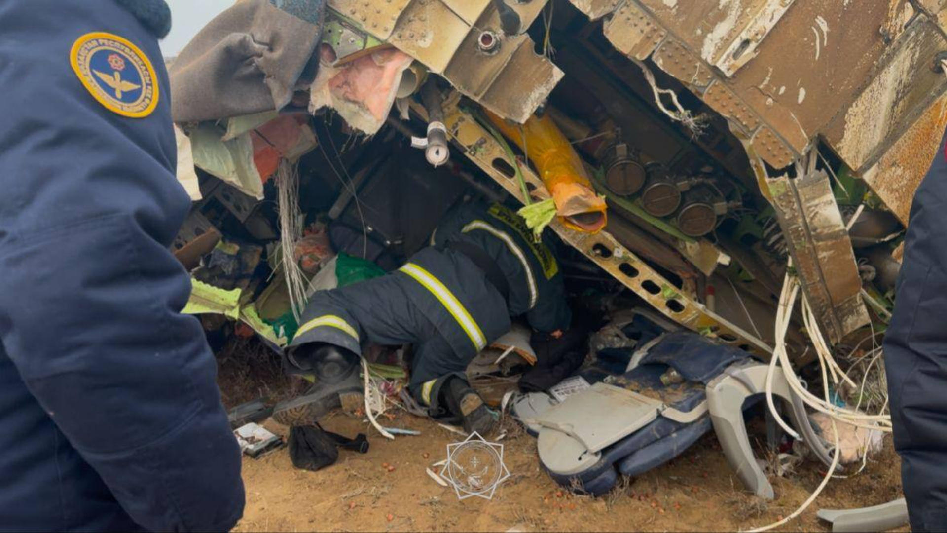 Hallan las cajas negras del avión azerbaiyano siniestrado en Kazajistán