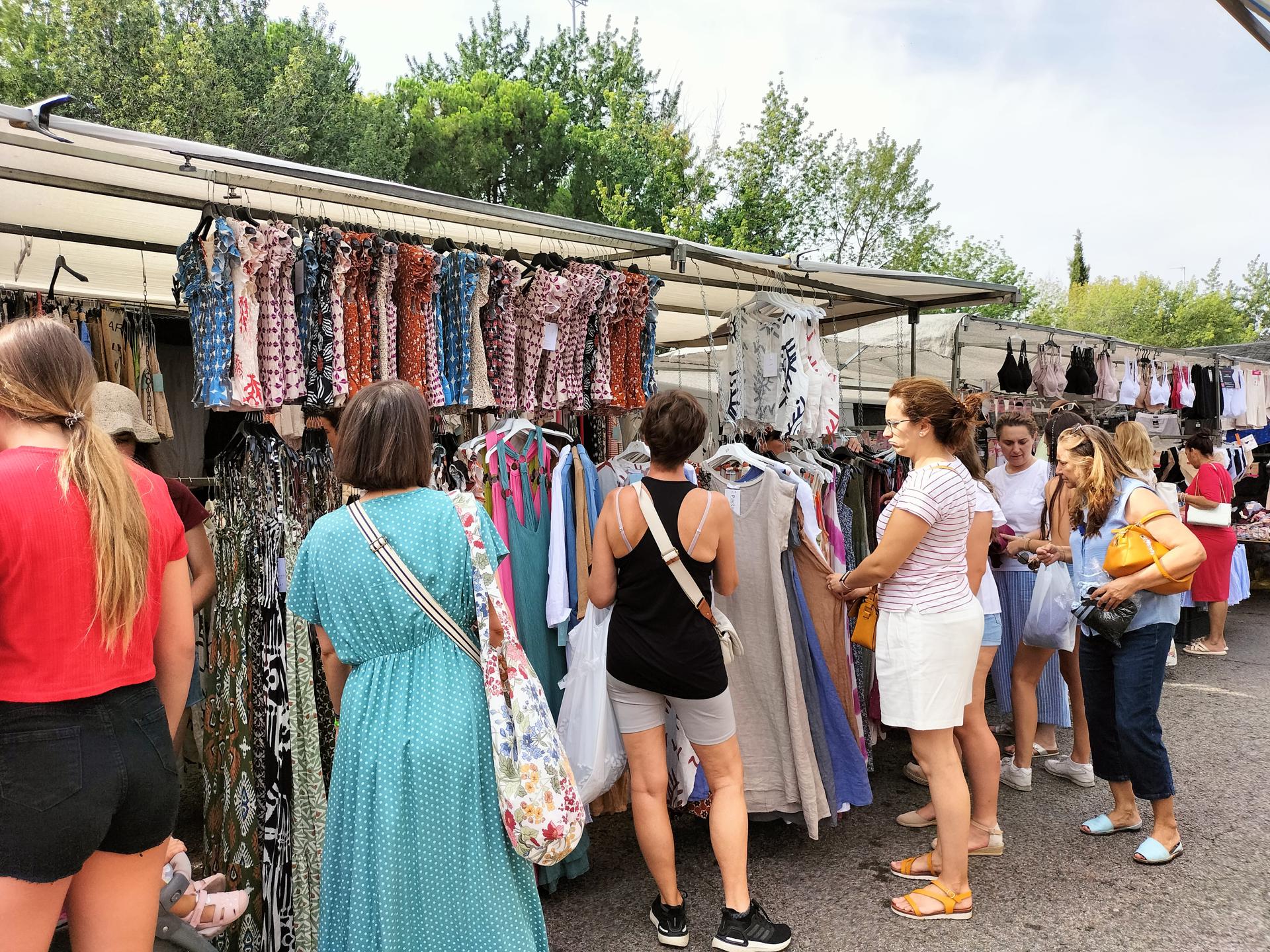 Los mercadillos de ropa de 'influencers', un fenómeno que se instala entre la generación Z