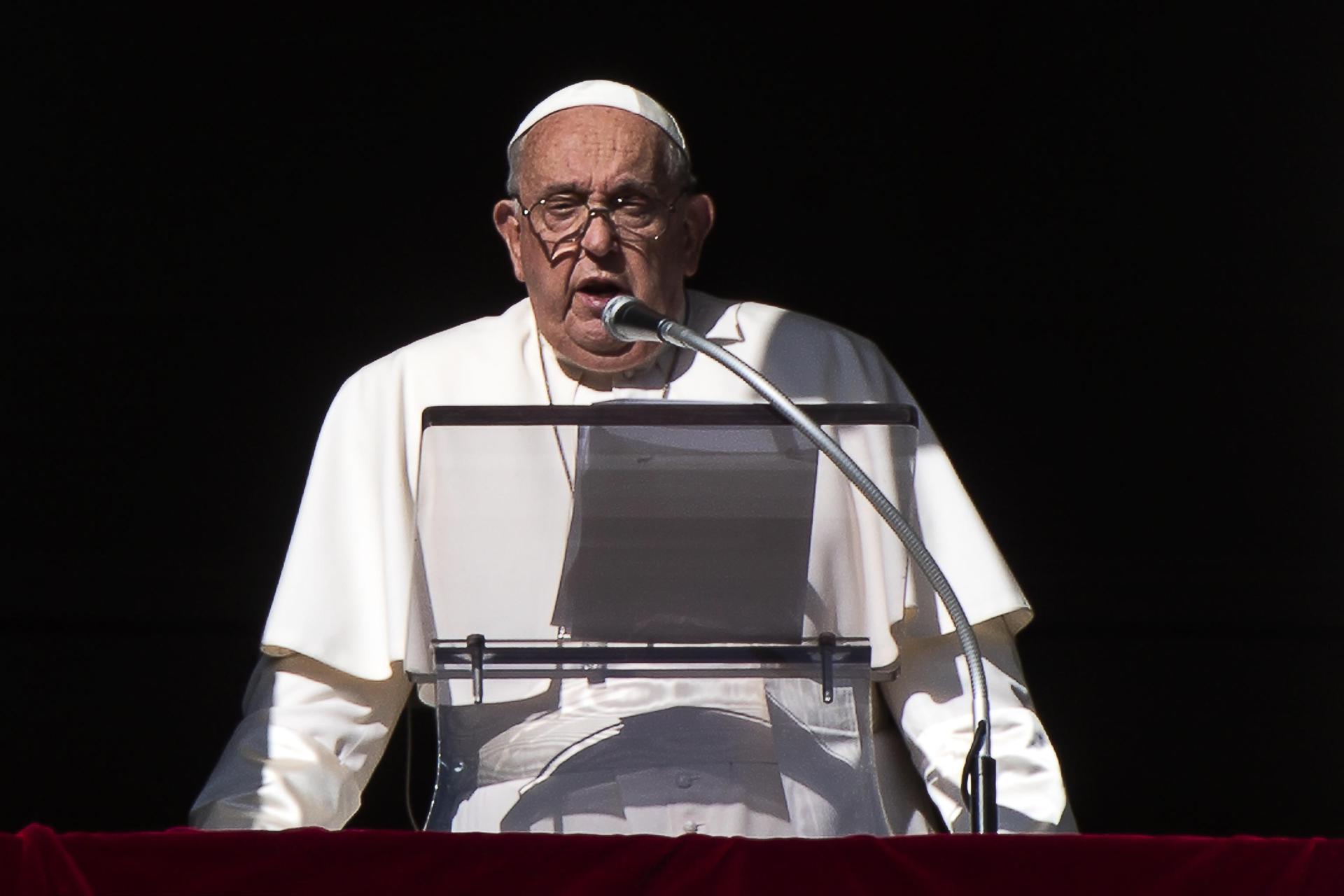 El papa pide la paz en Ucrania con la amenaza del invierno para millones de desplazados