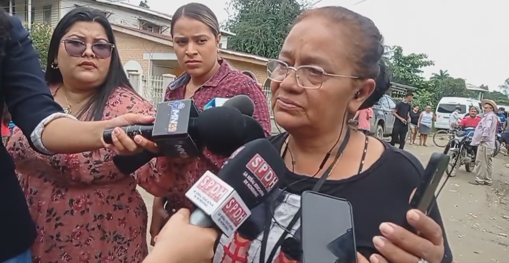 Abuela de la menor hablando