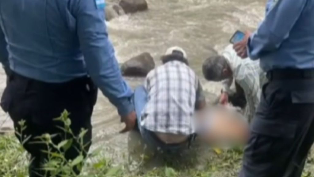 Personas con el cuerpo de la niña