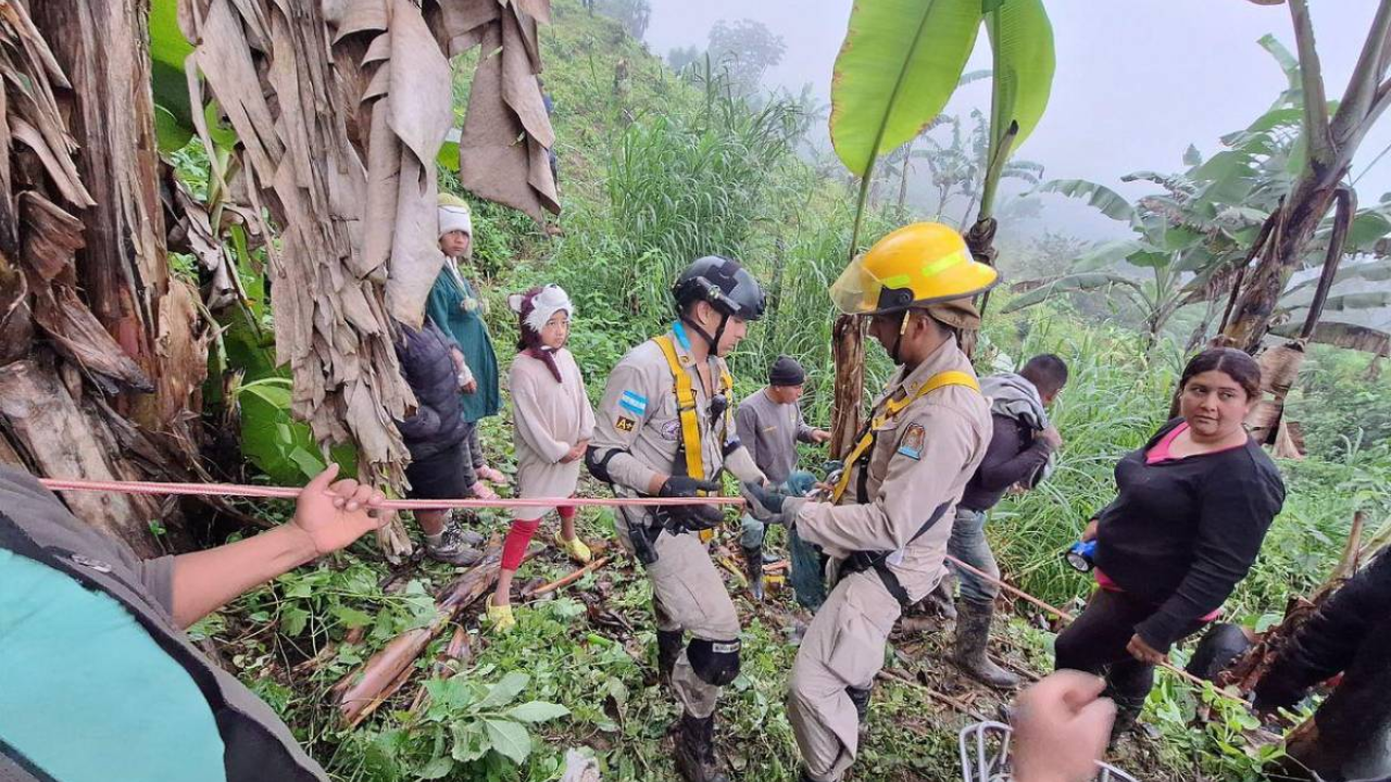 Adolescente fallece al caer accidentalmente en una hondonada en La Paz