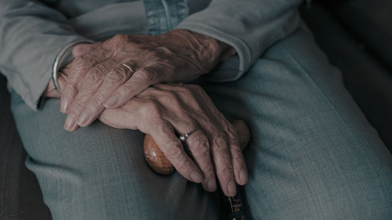Anciana de 94 años era abusada por su hijo adoptivo
