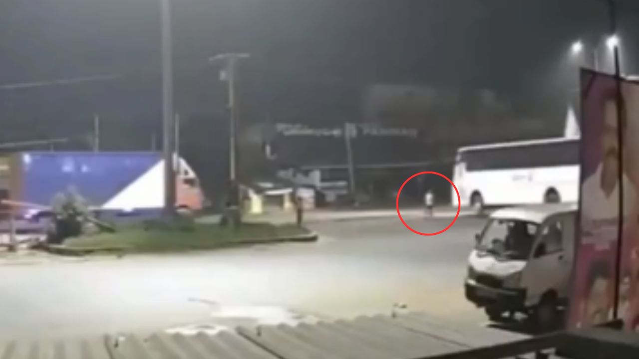 Vídeo: camión se estrella contra autobús y atropella a un peatón, ¿murió o quedó con vida?