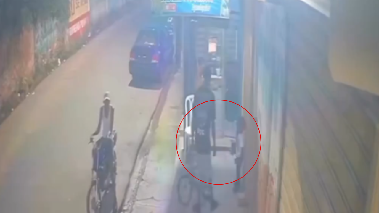 Video: captan a hombres robando la bicicleta a un niño de 3 años