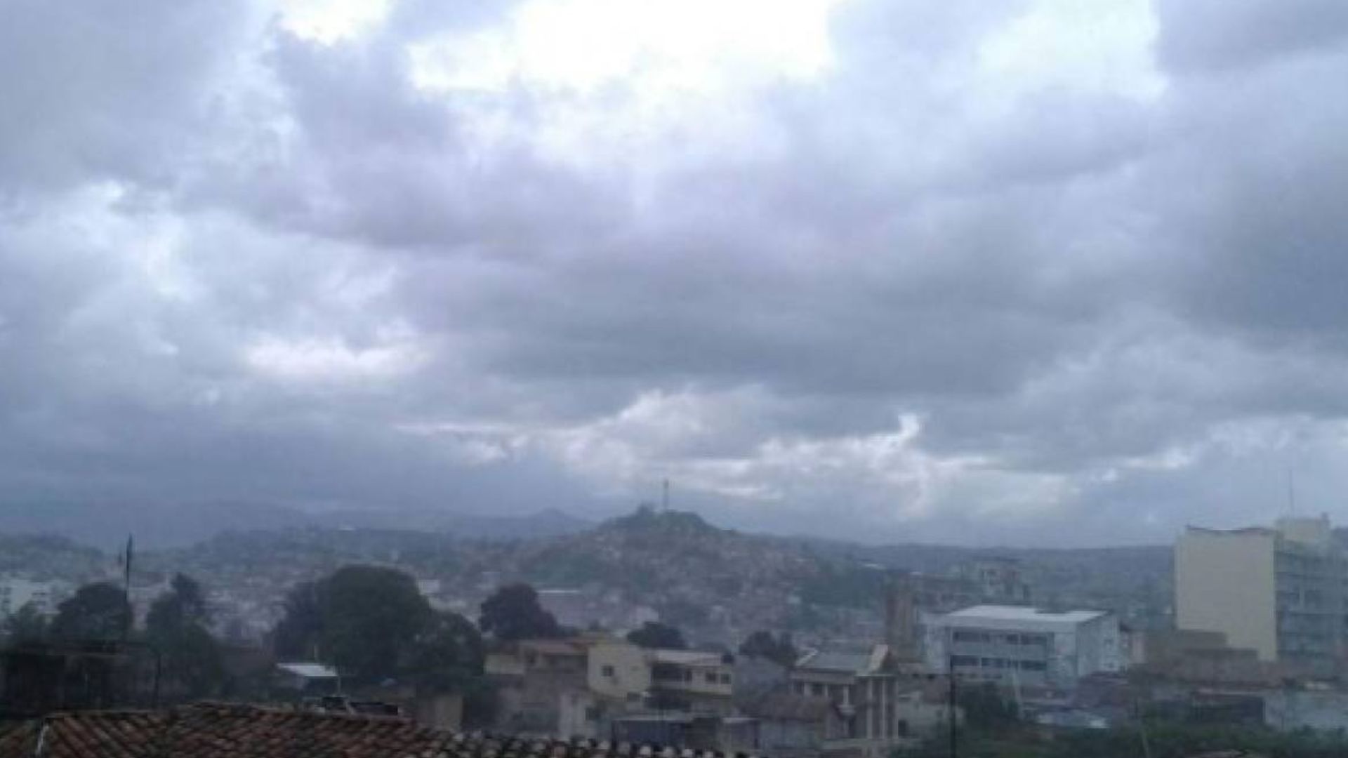Clima en Honduras: lluvias y bajas temperaturas persistirán este lunes