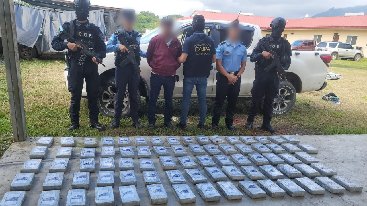 Decomisan 77 kilos de cocaína marcada con “LA” en Yoro