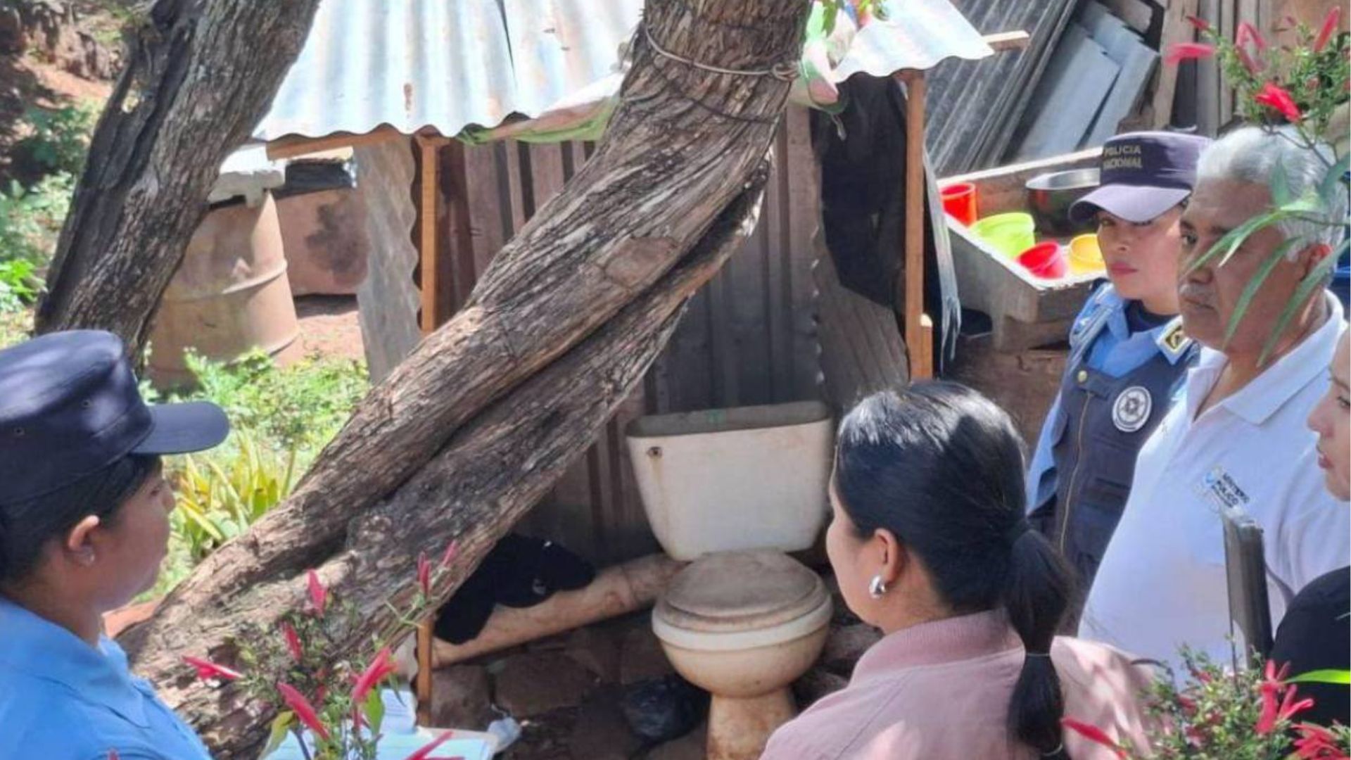 Hallan feto dentro de un inodoro en colonia de Tegucigalpa: investigan a una adolescente